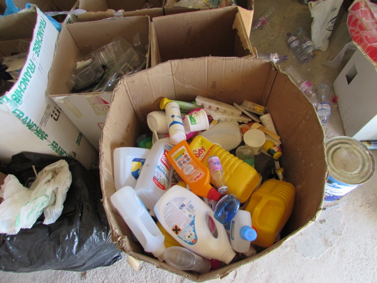 Les bouteilles de produits ménagers...