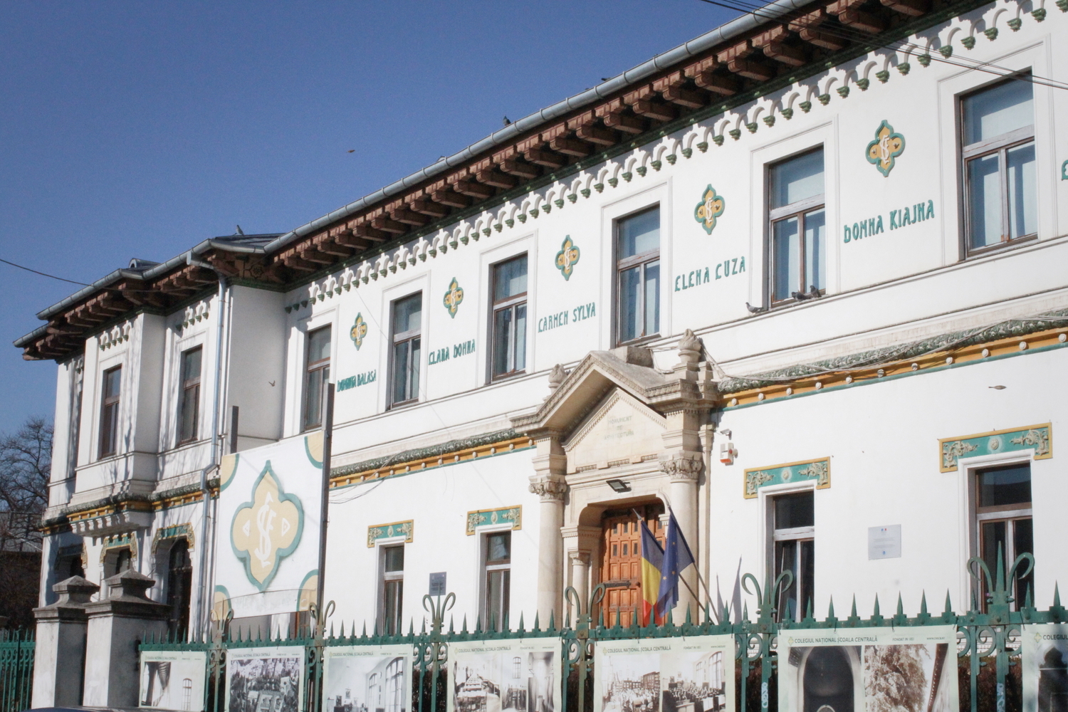 Façade de l’École centrale de Bucarest. © Globe Reporters