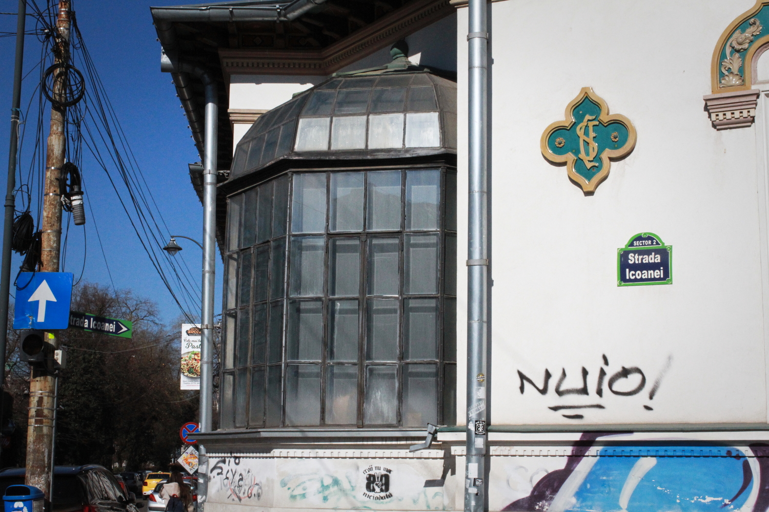 Entrée de la “Rue de l’Icône” à Bucarest. © Globe Reporters