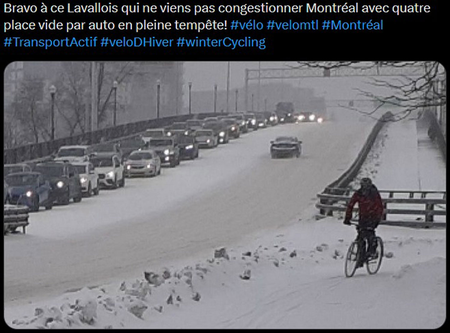 Une photo publiée sur un groupe Facebook qui promeut l’usage du vélo. D’après vous qui a fait le bon choix pour aller au travail&nbsp;? © FBAhuntcyle